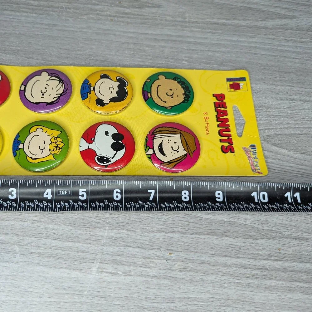 Vintage 1998 Wincraft Peanuts Pinback Buttons Set of 8 On Card Sealed NOS